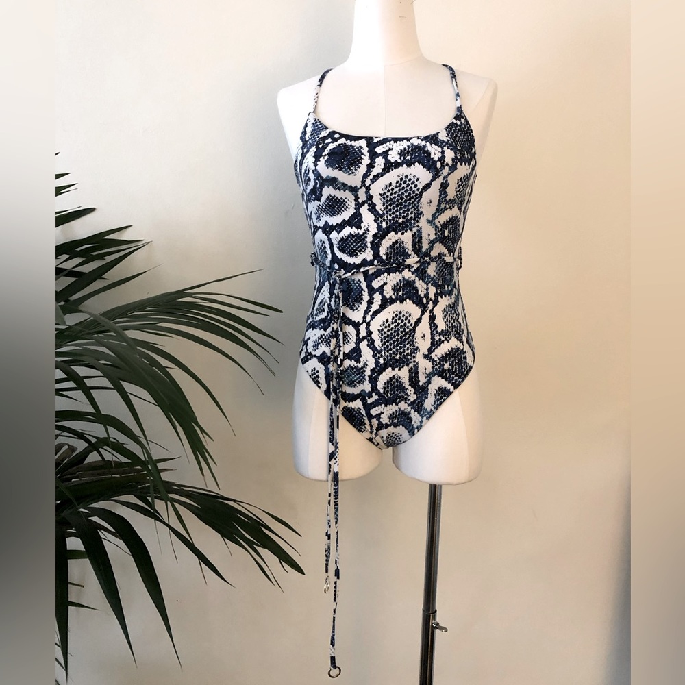 Super sexy snakeskin swimsuit size S 🐍💙